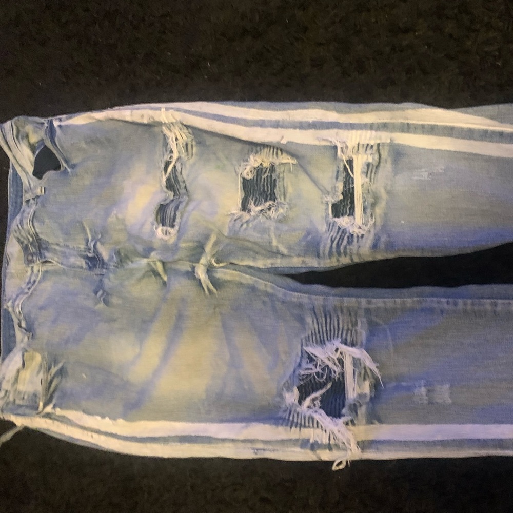 Only worn 3 times,fits good,quality is amazing,looks amazing